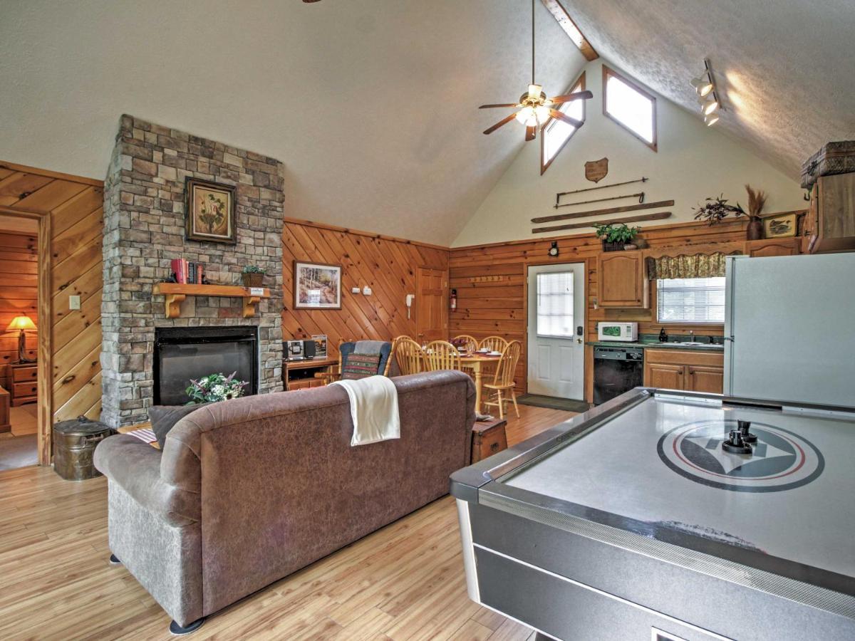 Idyllic Cabin With Hot Tub Less Than 2 Mi To Dollywood! Sevierville Exteriér fotografie