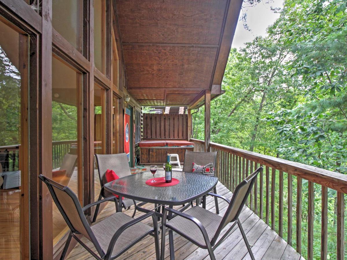 Idyllic Cabin With Hot Tub Less Than 2 Mi To Dollywood! Sevierville Exteriér fotografie