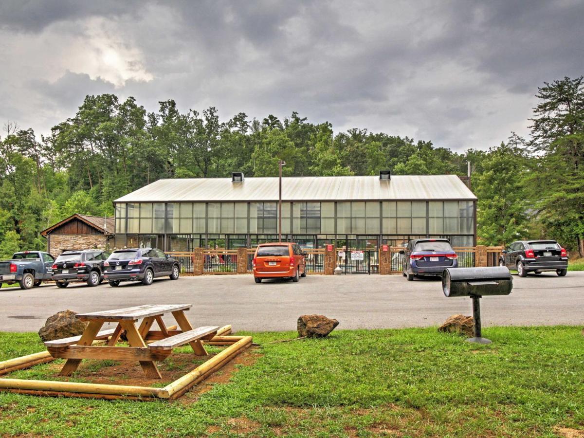 Idyllic Cabin With Hot Tub Less Than 2 Mi To Dollywood! Sevierville Exteriér fotografie